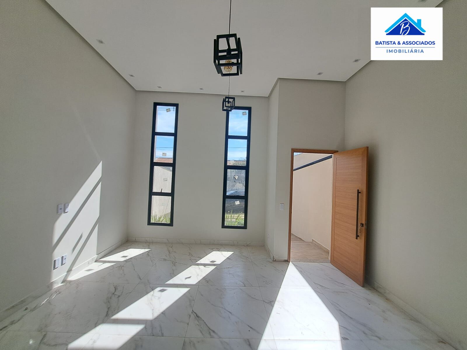 Casa à venda com 2 quartos, 76m² - Foto 2