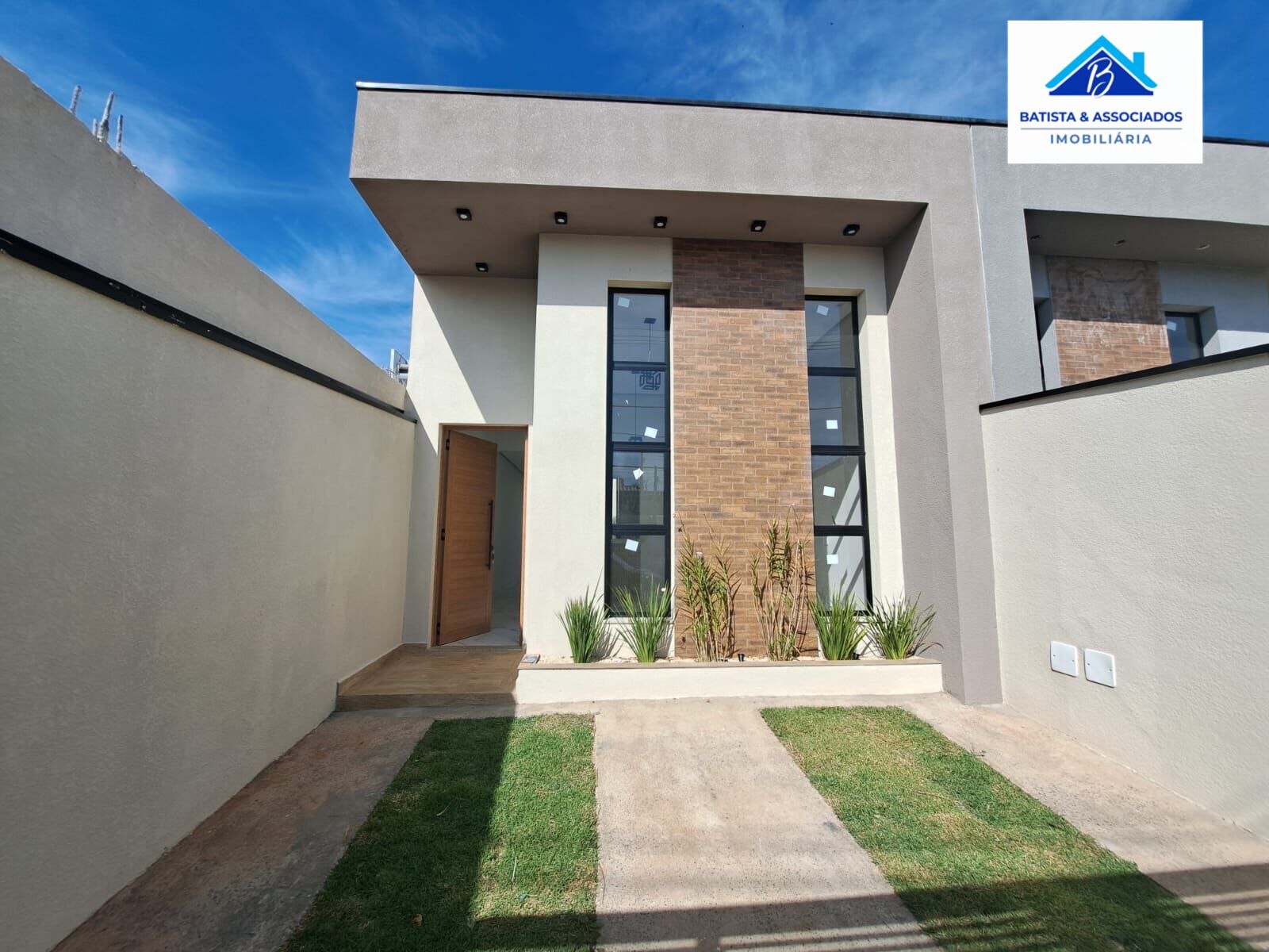 Casa à venda com 2 quartos, 76m² - Foto 1