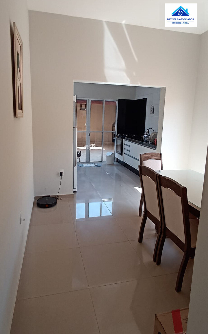 Casa à venda com 3 quartos, 100m² - Foto 4