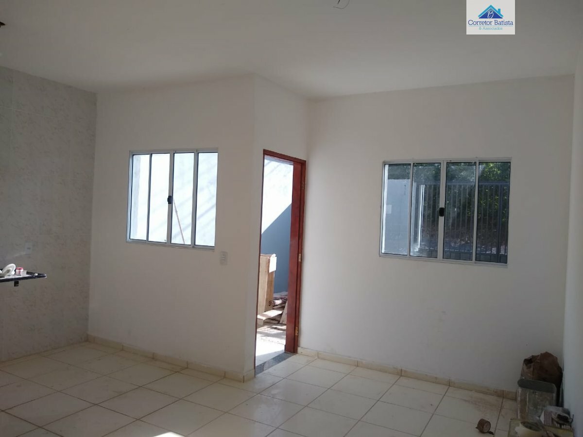 Casa à venda com 2 quartos, 55m² - Foto 4