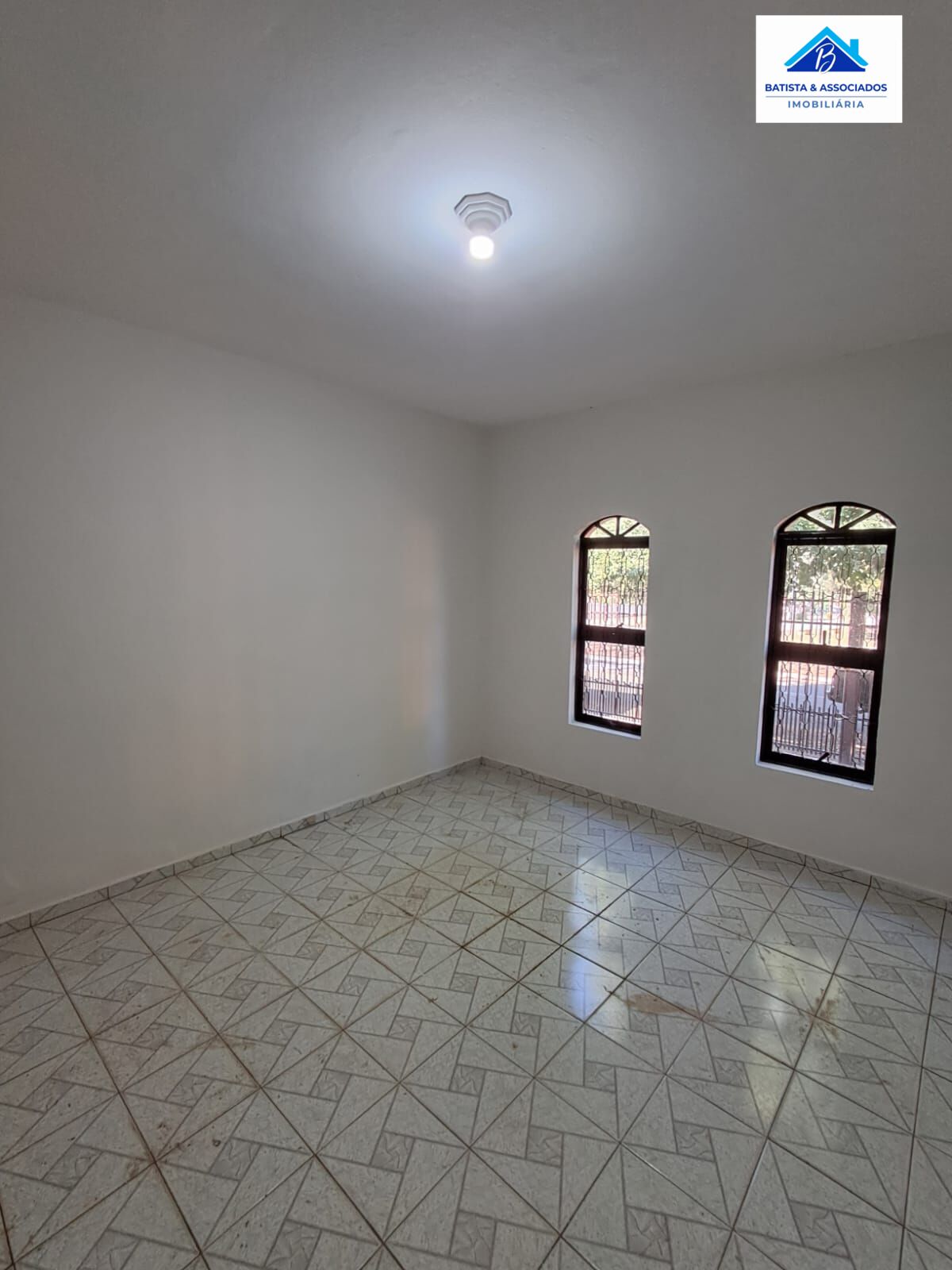 Casa à venda com 2 quartos, 140m² - Foto 3