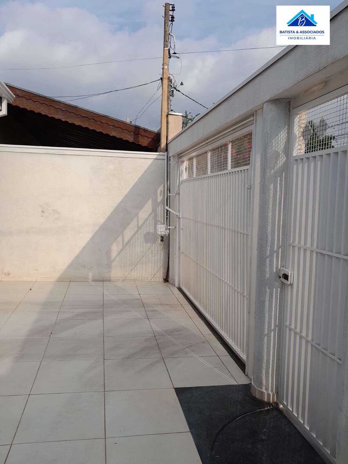 Casa à venda com 3 quartos, 262m² - Foto 1