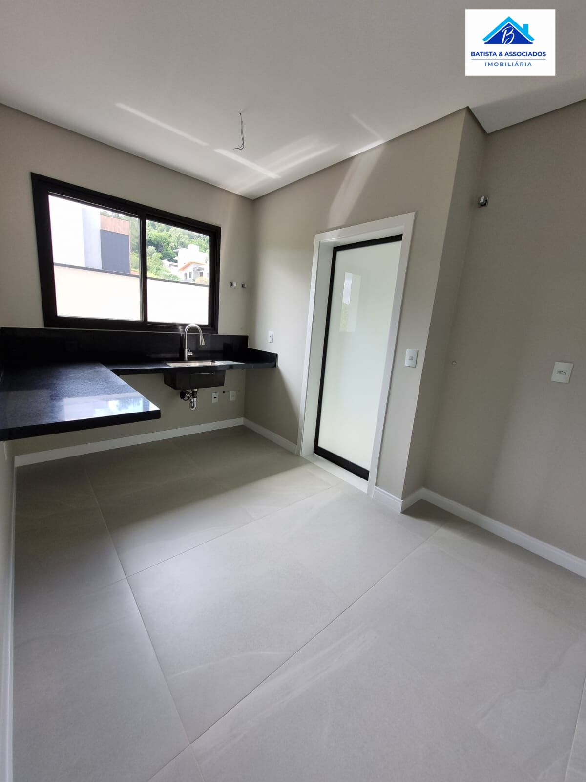 Casa à venda com 3 quartos, 222m² - Foto 7
