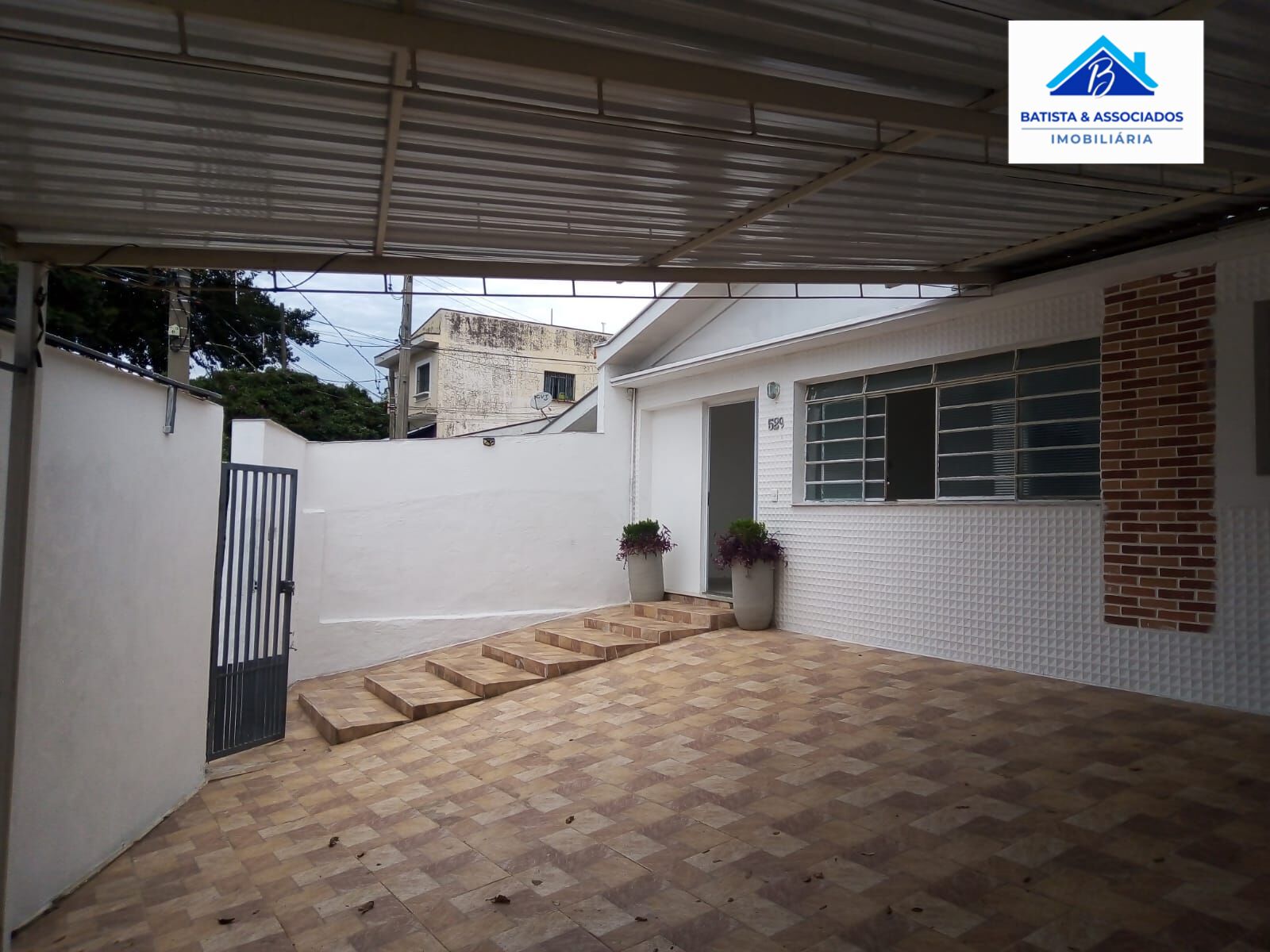 Casa para alugar com 3 quartos, 130m² - Foto 1