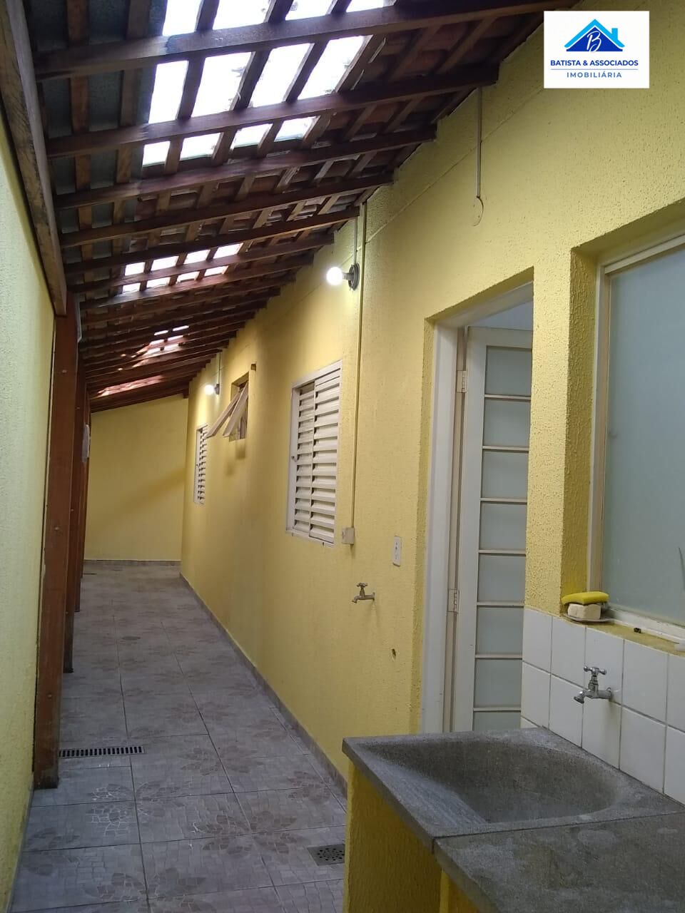 Casa à venda com 3 quartos, 70m² - Foto 11