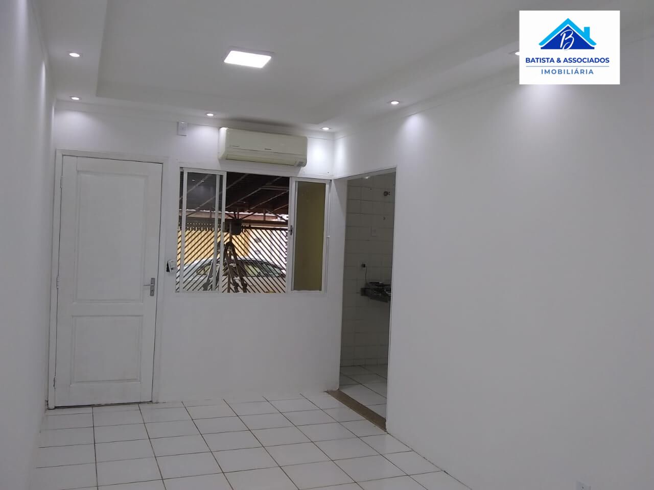 Casa à venda com 3 quartos, 70m² - Foto 3