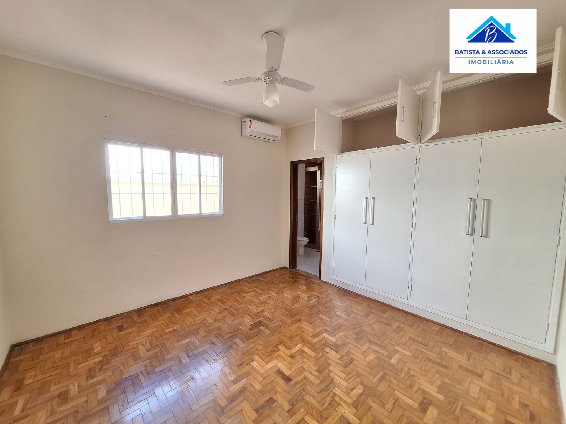 Casa à venda com 3 quartos, 225m² - Foto 9