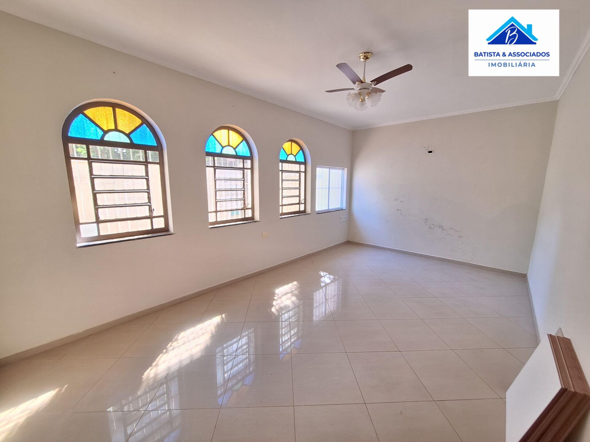 Casa à venda com 3 quartos, 225m² - Foto 3