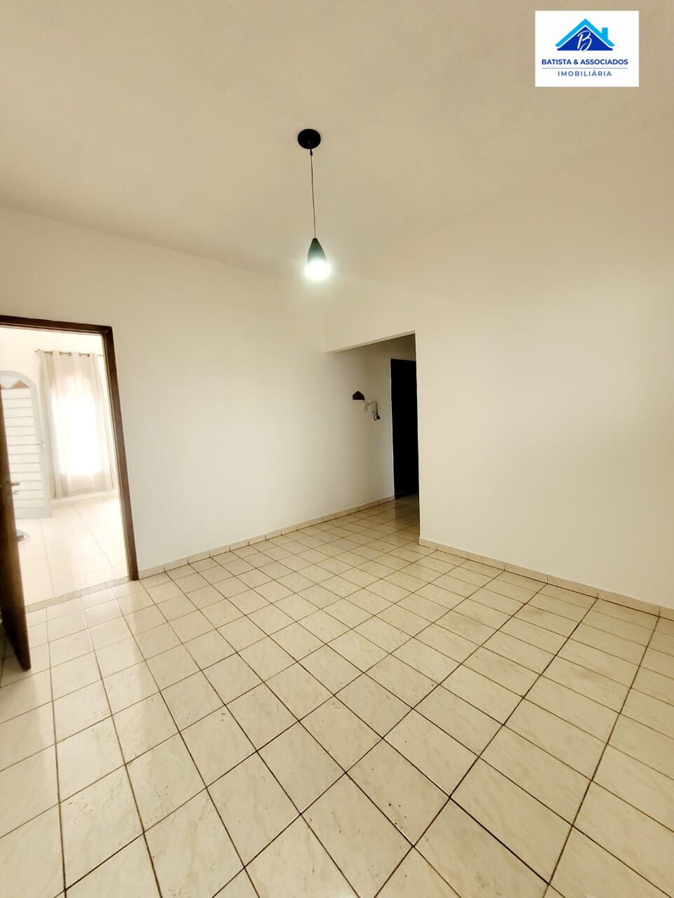 Casa à venda com 2 quartos, 120m² - Foto 2