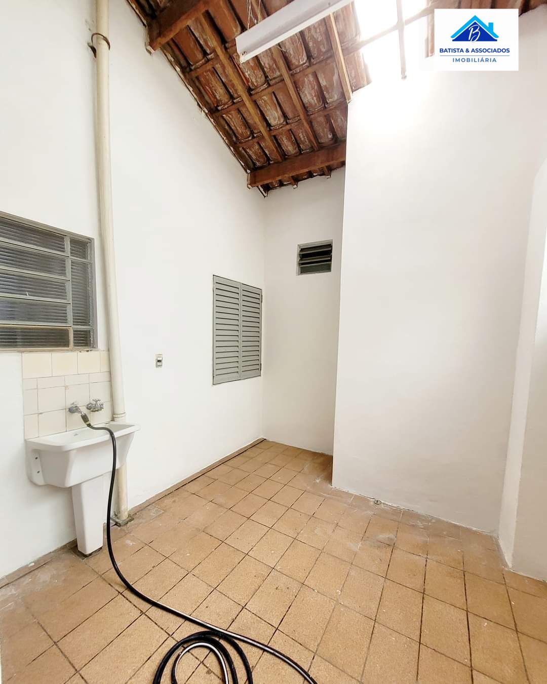 Casa à venda com 2 quartos, 120m² - Foto 13