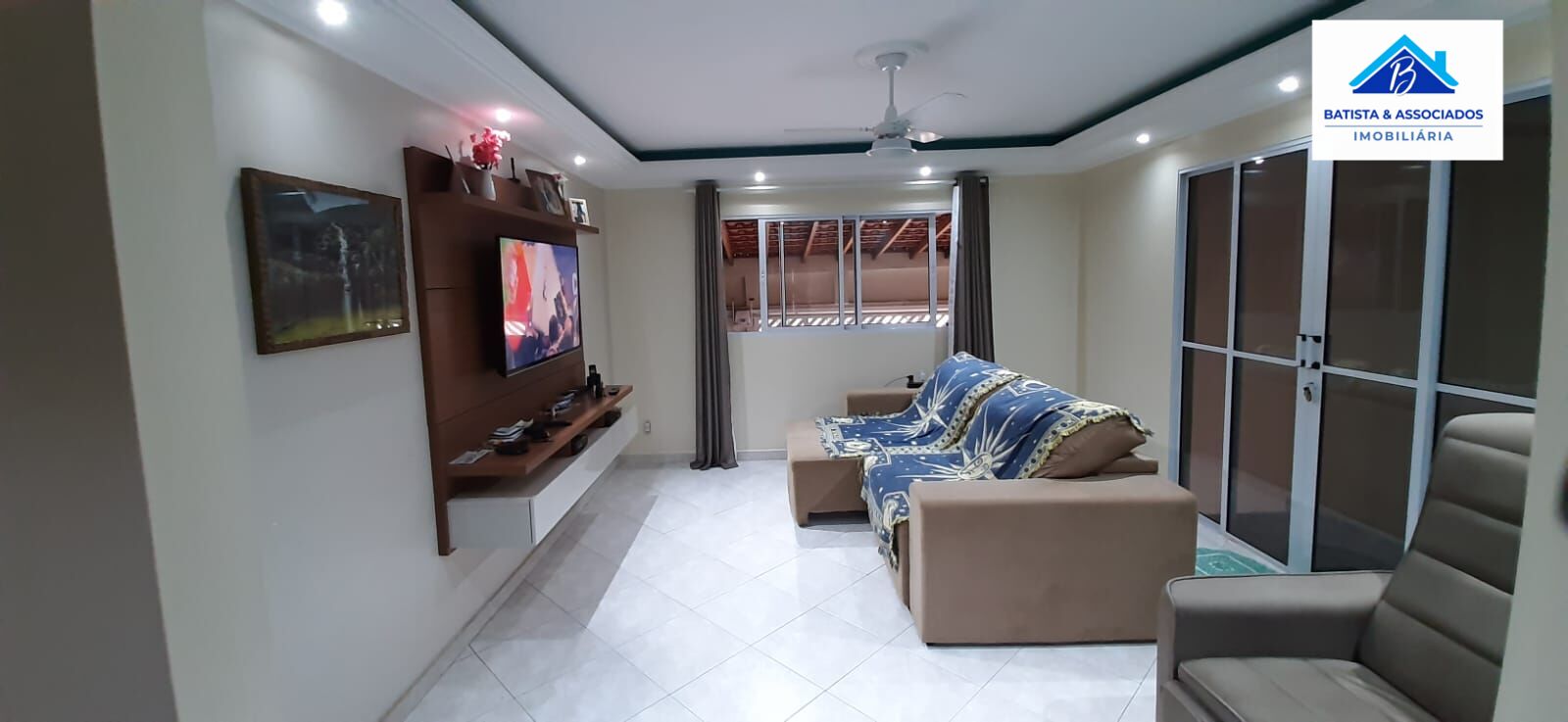 Casa à venda com 2 quartos, 160m² - Foto 2