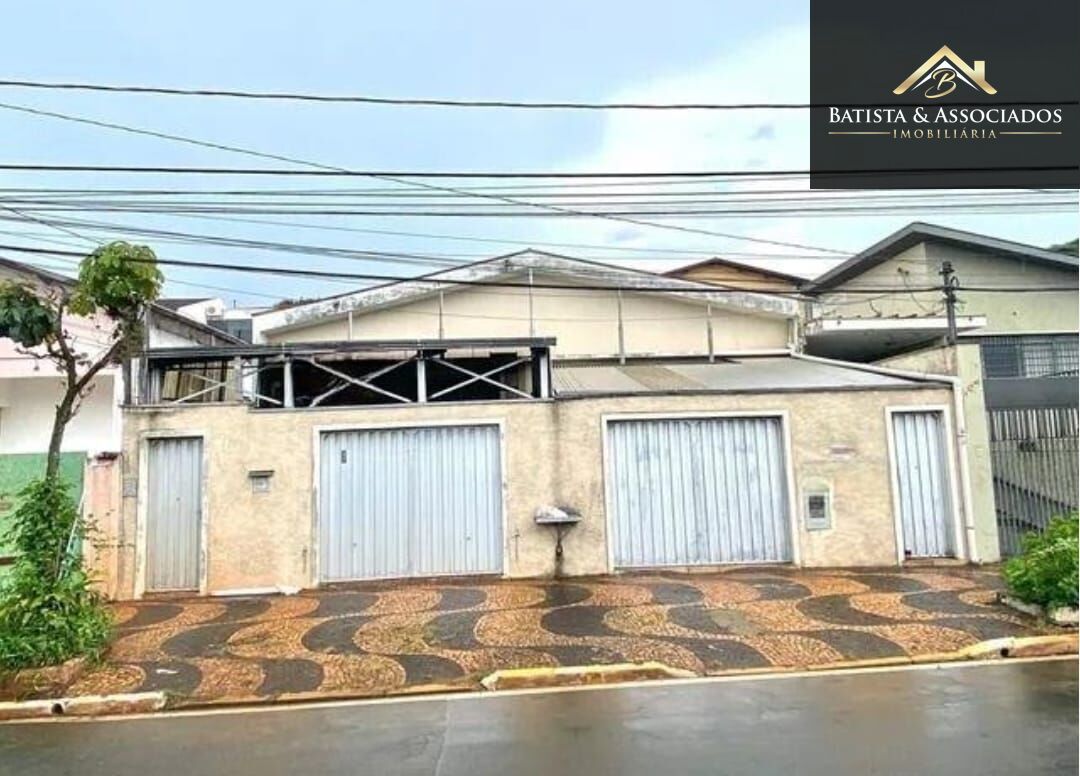 Casa, 6 quartos, 255 m² - Foto 1