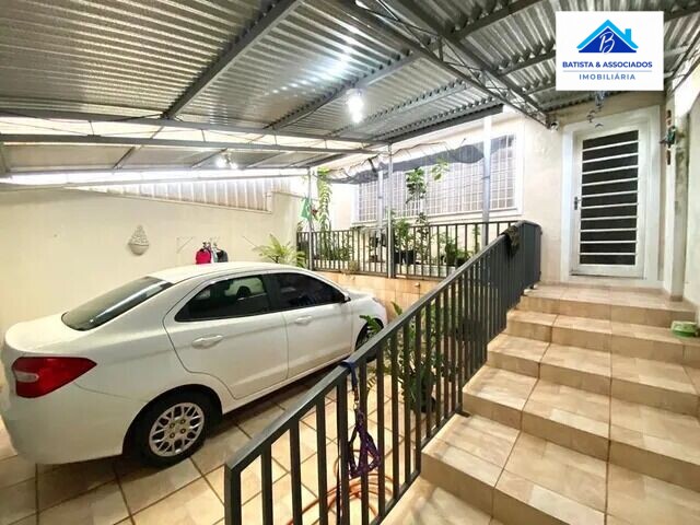 Casa à venda com 6 quartos, 255m² - Foto 2