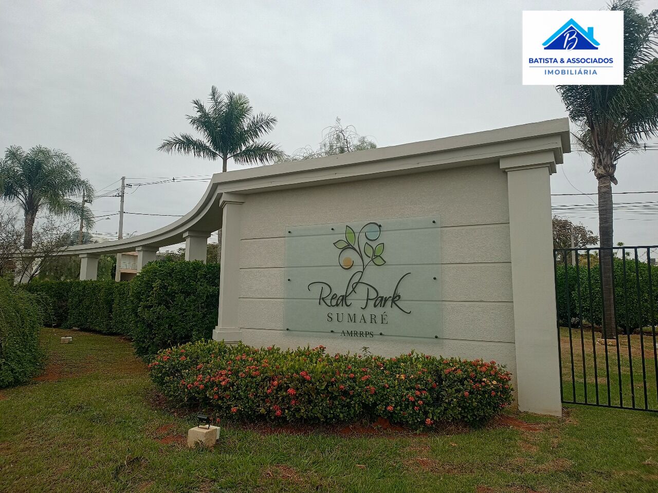 Casa de Condomínio à venda com 3 quartos, 227m² - Foto 1