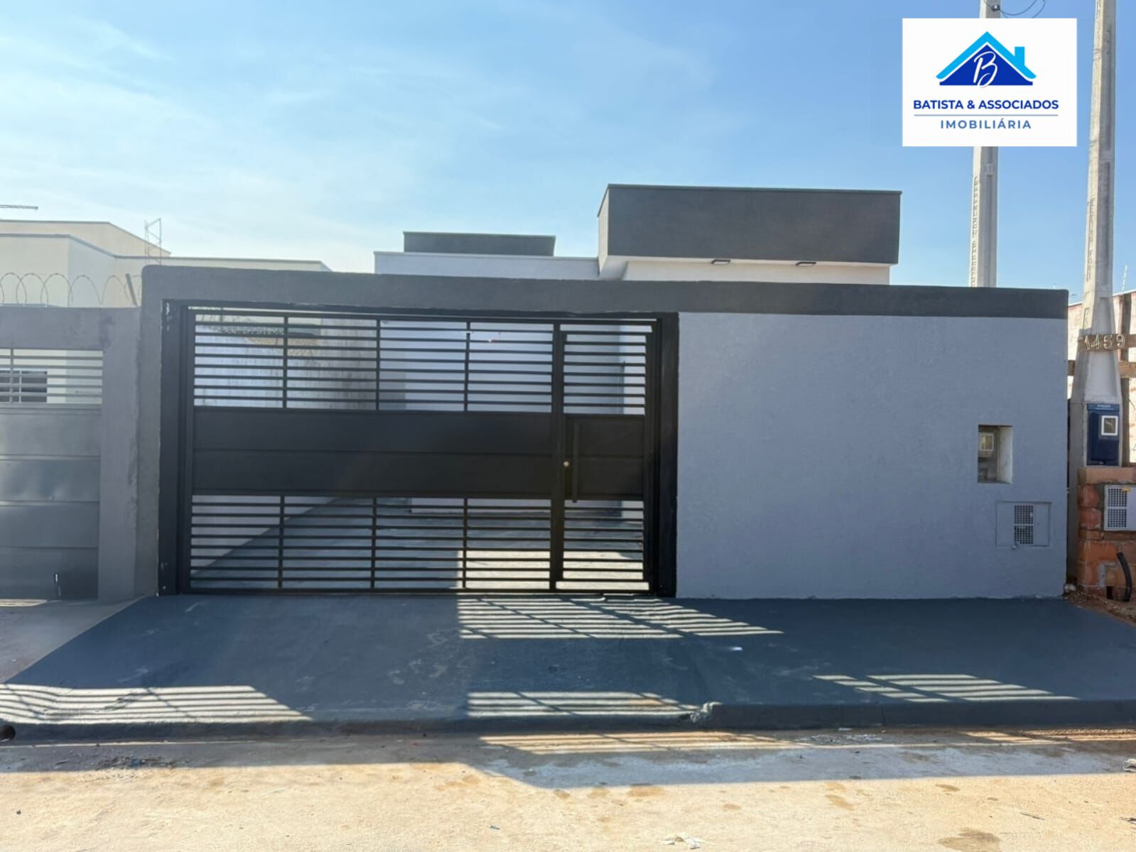 Casa à venda com 2 quartos, 80m² - Foto 1