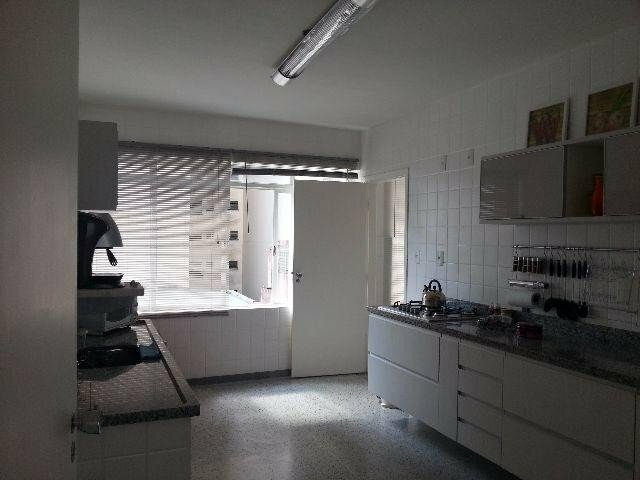 Apartamento à venda com 3 quartos, 180m² - Foto 9