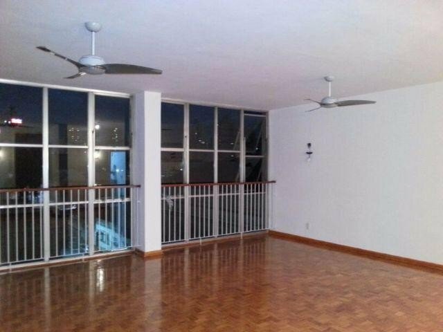 Apartamento à venda com 3 quartos, 180m² - Foto 1