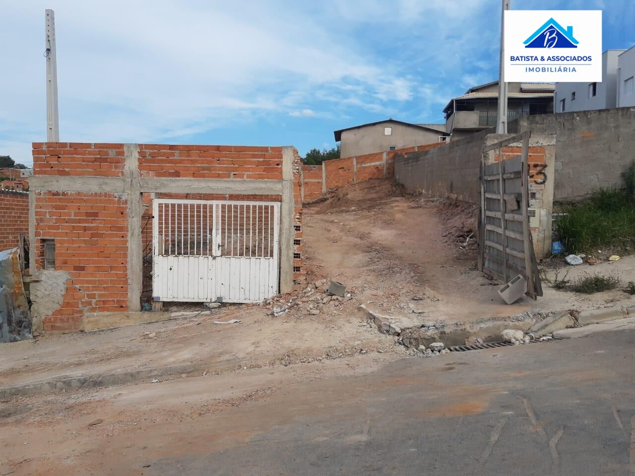 Terreno à venda, 300m² - Foto 1