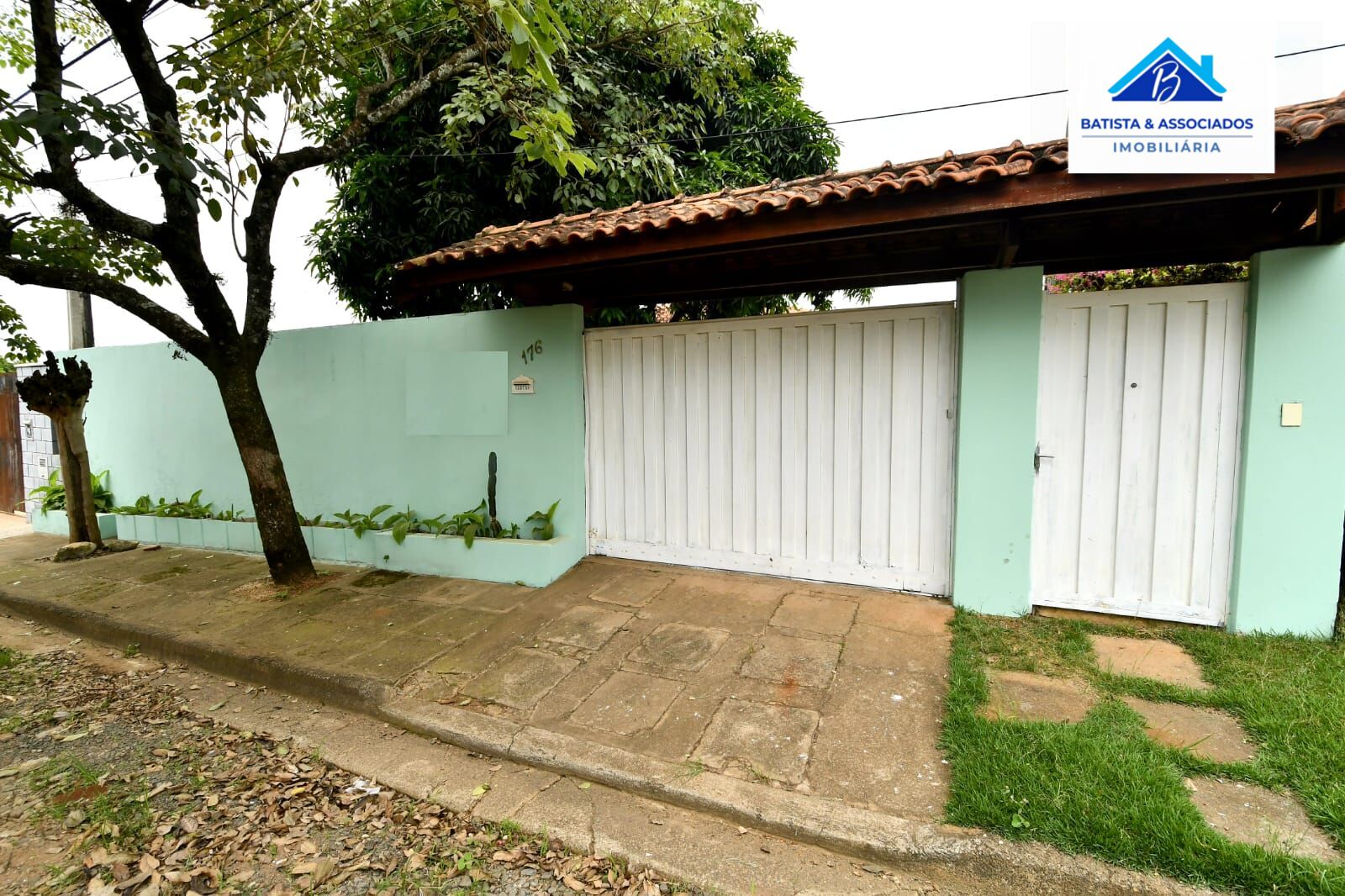 Casa à venda com 3 quartos, 220m² - Foto 1