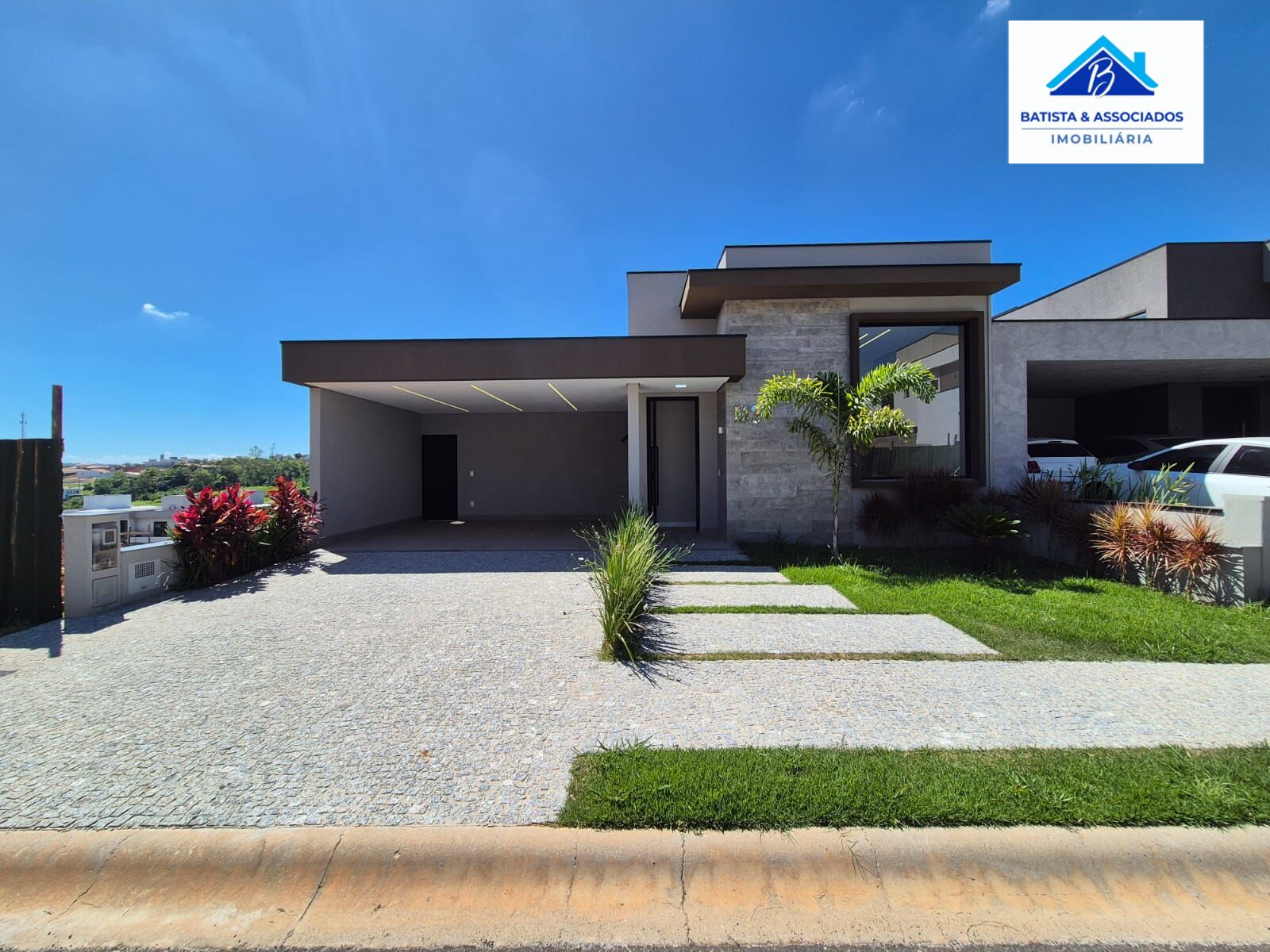 Casa à venda com 3 quartos, 222m² - Foto 2