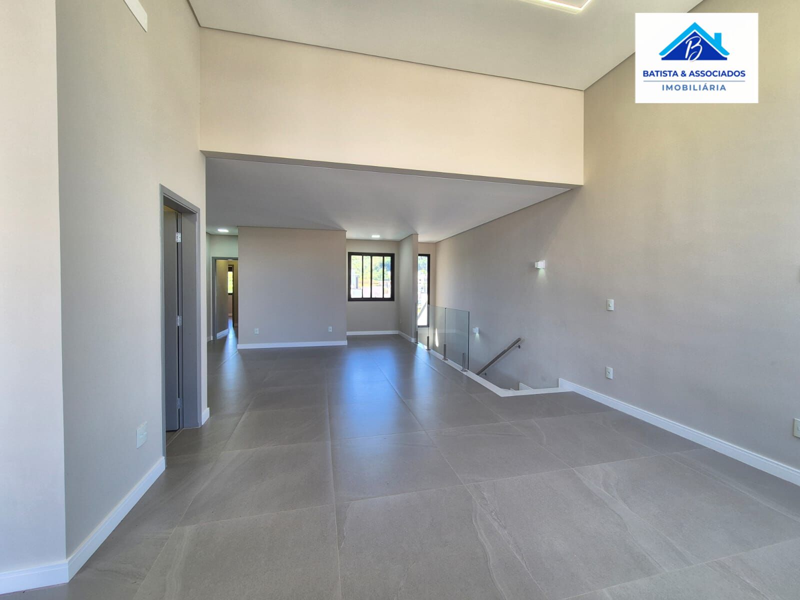 Casa à venda com 3 quartos, 222m² - Foto 4