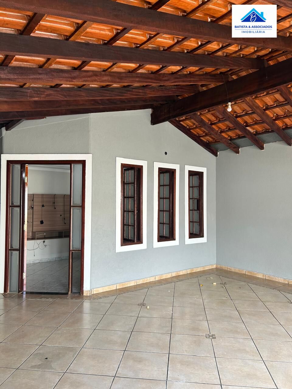 Casa à venda com 3 quartos, 134m² - Foto 1