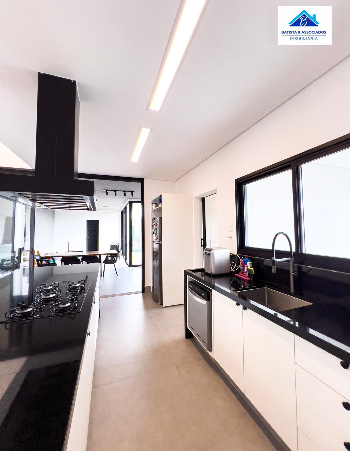 Casa à venda com 3 quartos, 229m² - Foto 6