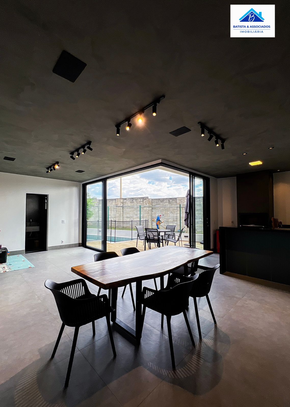 Casa à venda com 3 quartos, 229m² - Foto 9