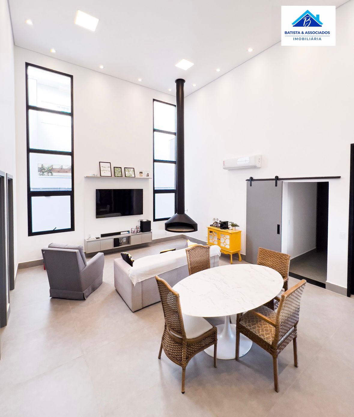 Casa à venda com 3 quartos, 229m² - Foto 4