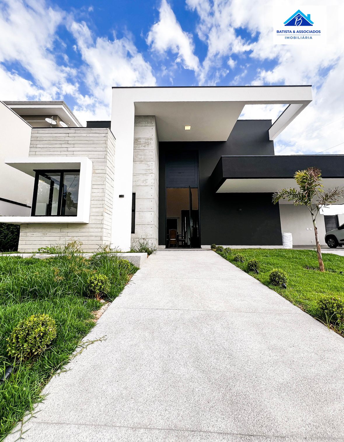 Casa à venda com 3 quartos, 229m² - Foto 1