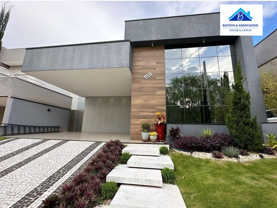 Casa à venda com 3 quartos, 216m² - Foto 1