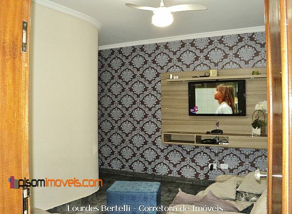 Casa à venda com 2 quartos, 187m² - Foto 1