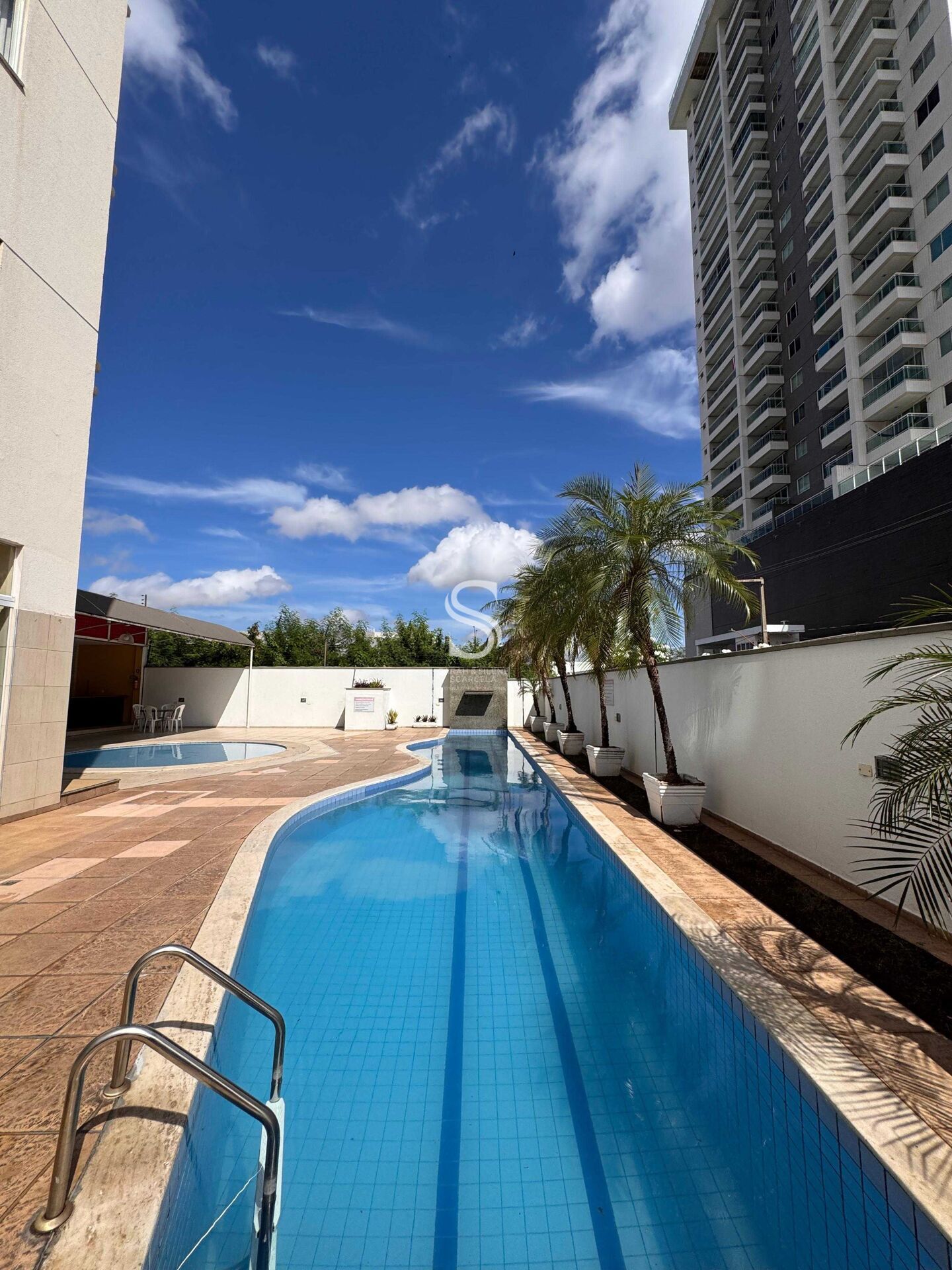 Apartamento à venda com 3 quartos, 104m² - Foto 2