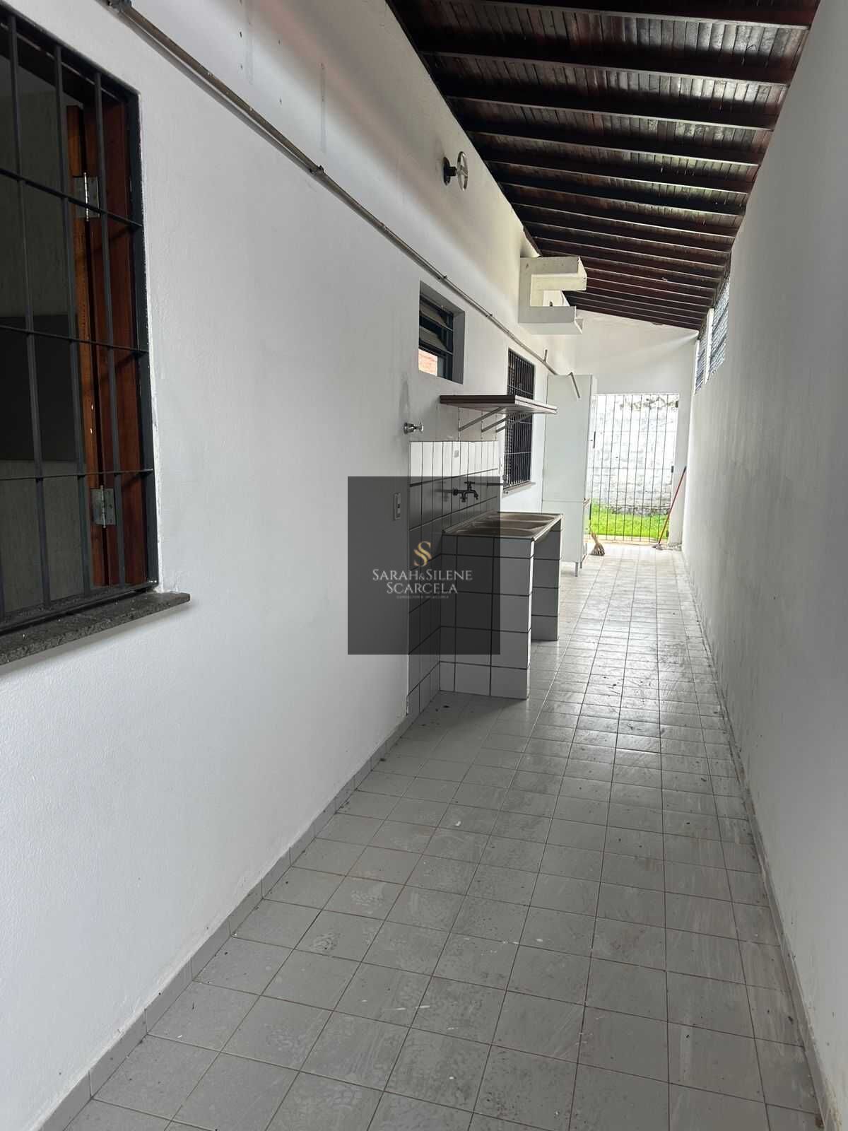 Casa à venda com 3 quartos, 220m² - Foto 8