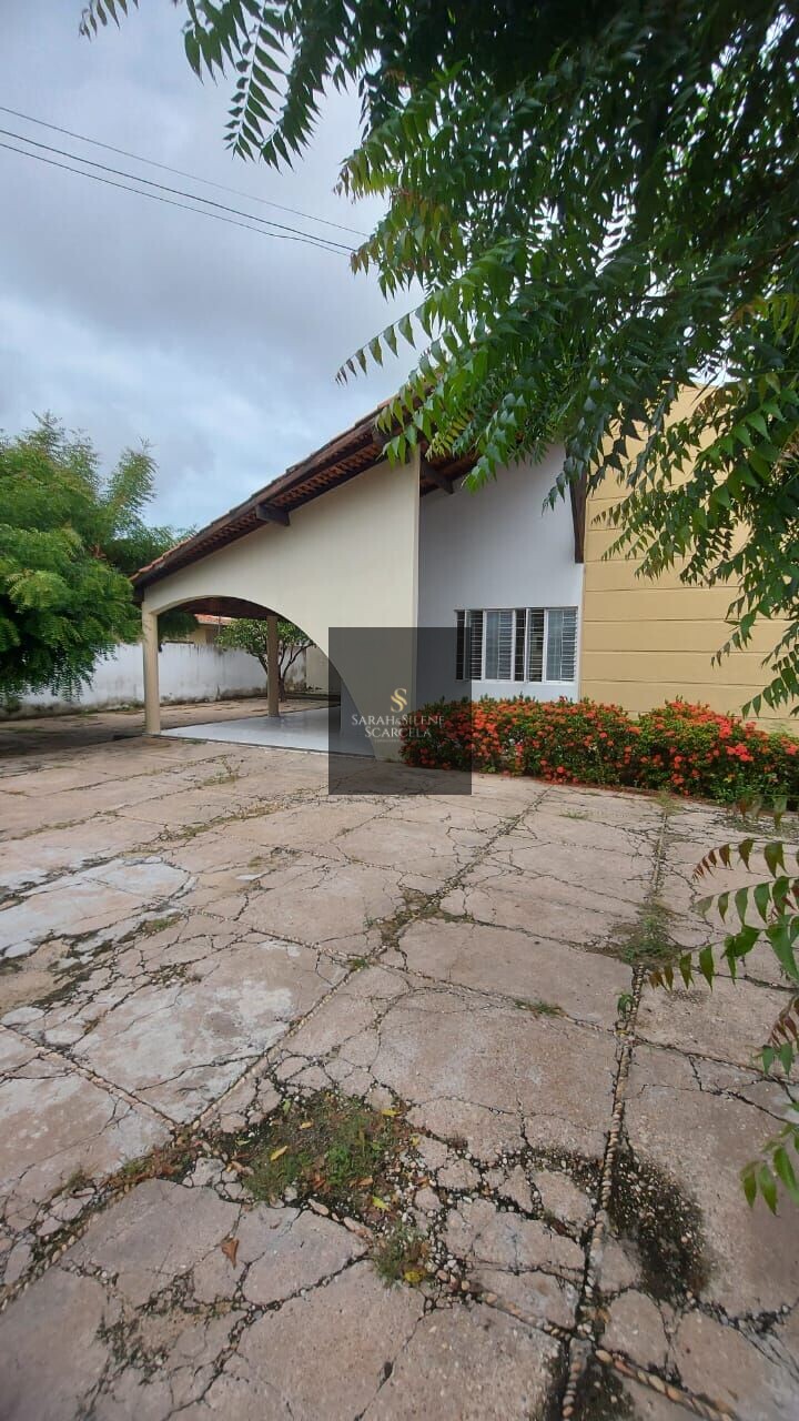 Casa à venda com 3 quartos, 199m² - Foto 2