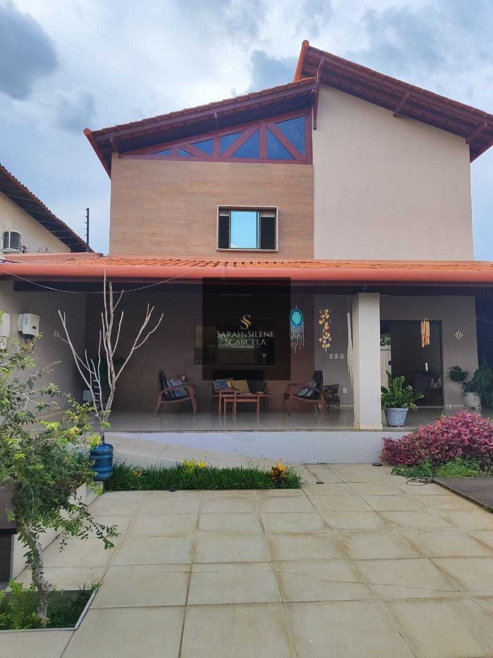 Casa à venda com 5 quartos, 200m² - Foto 1