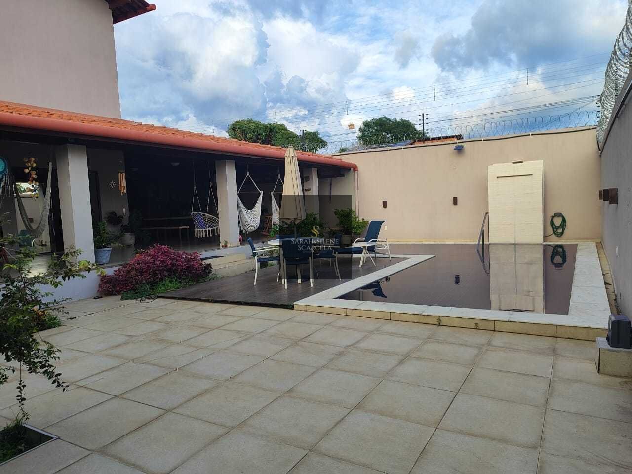 Casa à venda com 5 quartos, 200m² - Foto 2