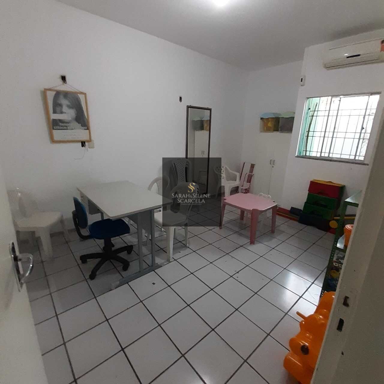 Casa à venda com 5 quartos, 240m² - Foto 12