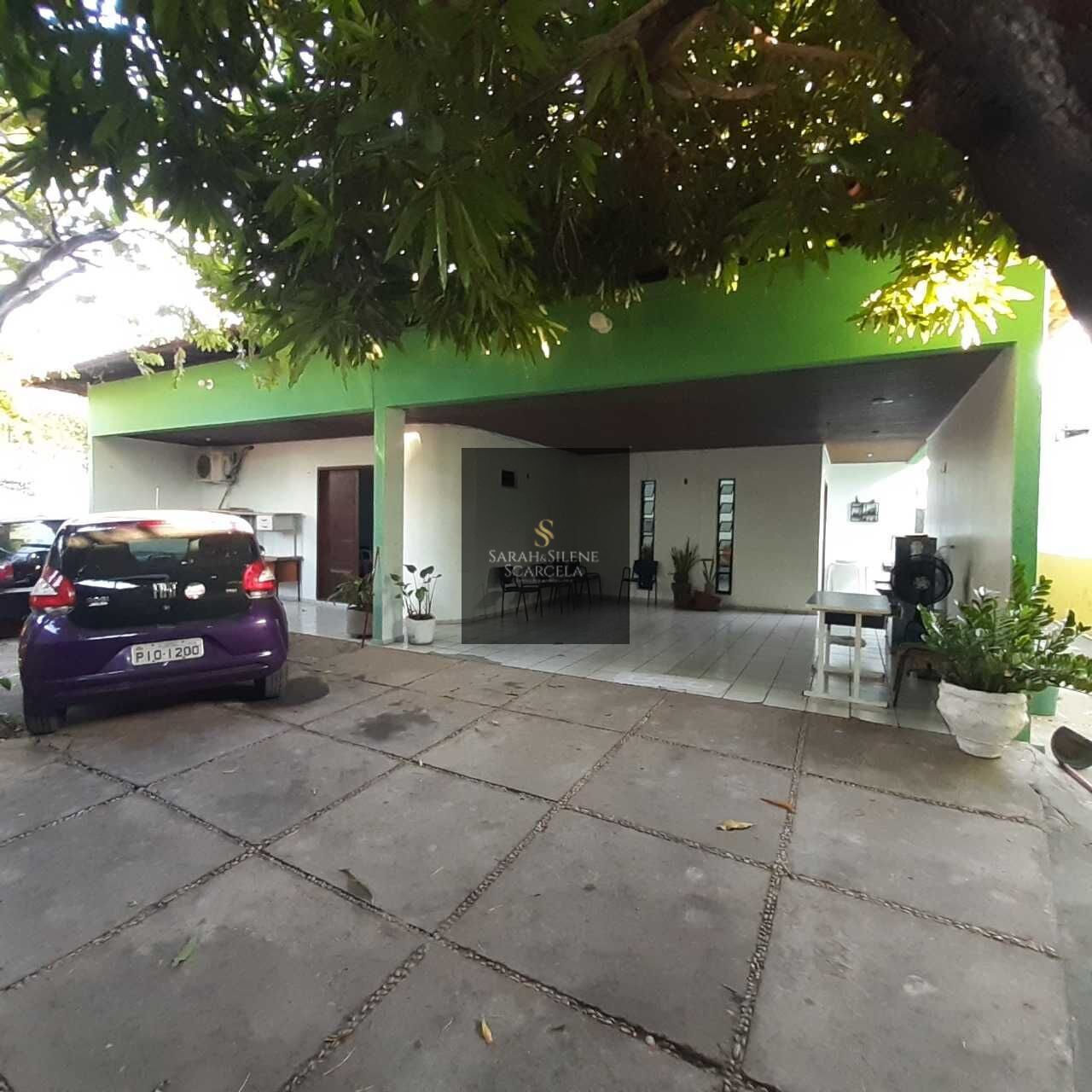 Casa à venda com 5 quartos, 240m² - Foto 2