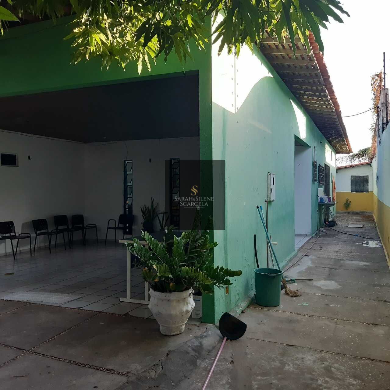 Casa à venda com 5 quartos, 240m² - Foto 7