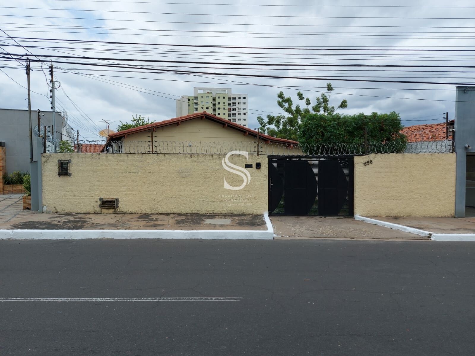Casa à venda com 3 quartos, 134m² - Foto 1