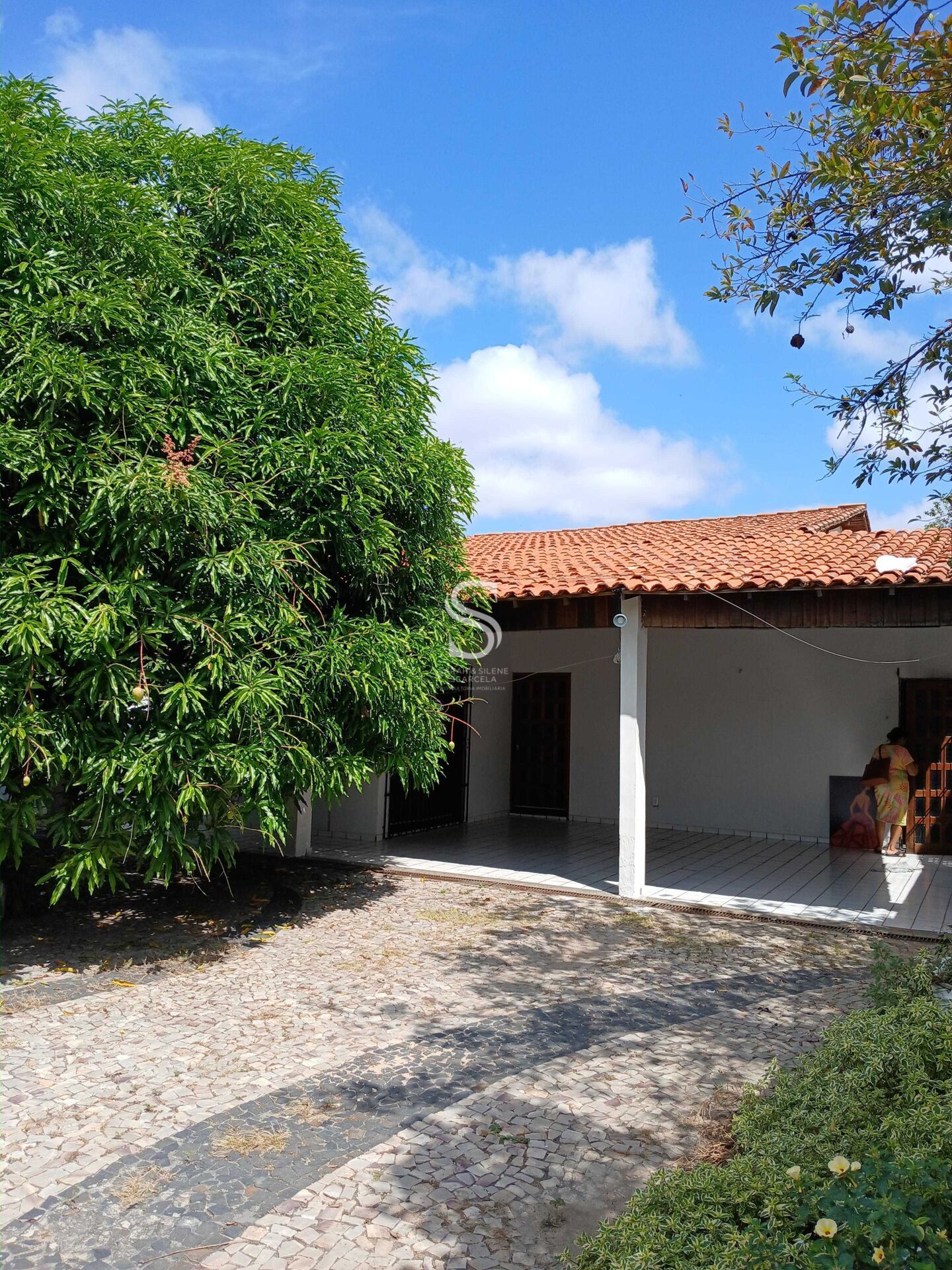Casa à venda com 3 quartos, 180m² - Foto 2