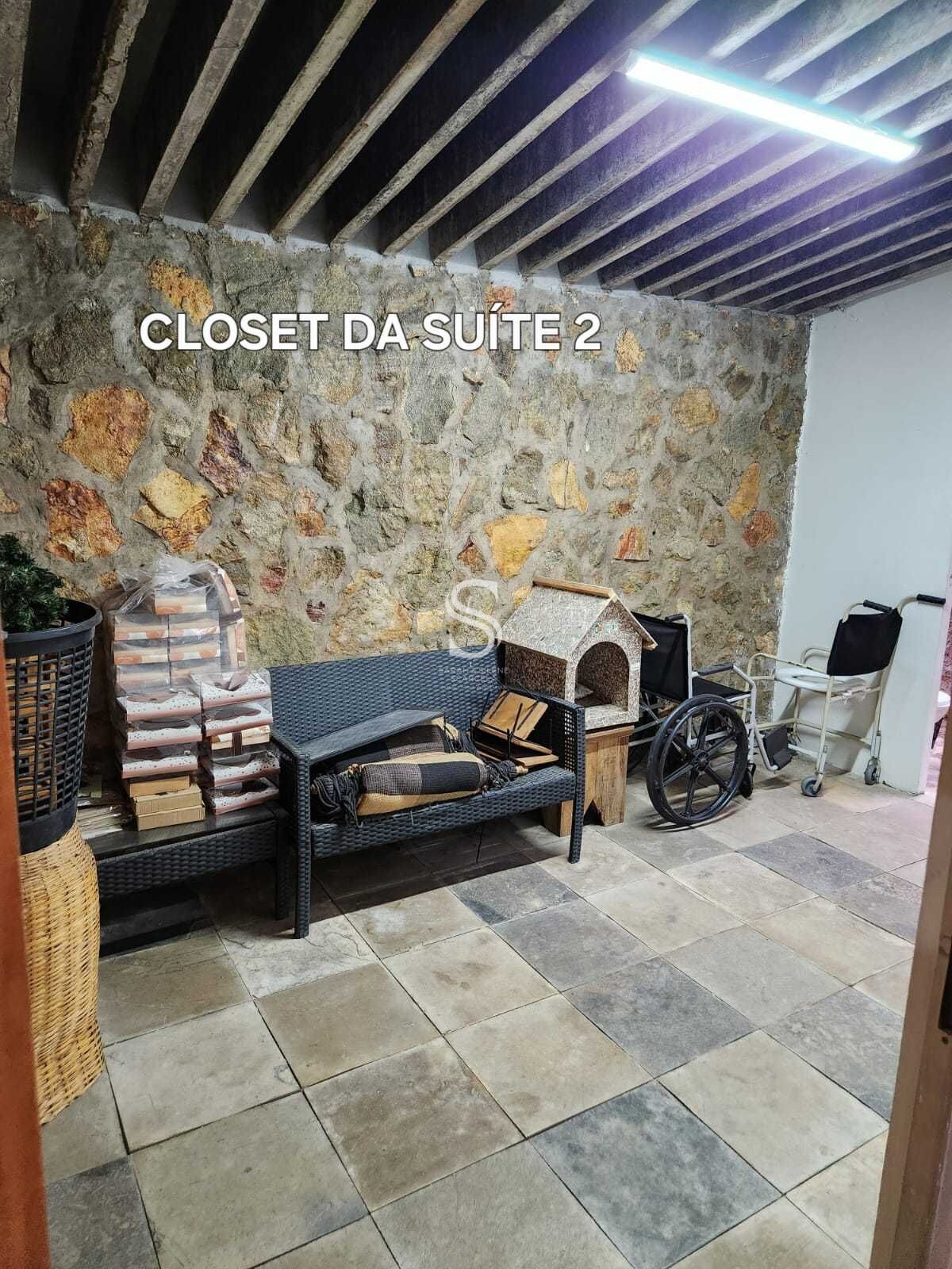 Casa à venda com 9 quartos, 233m² - Foto 42