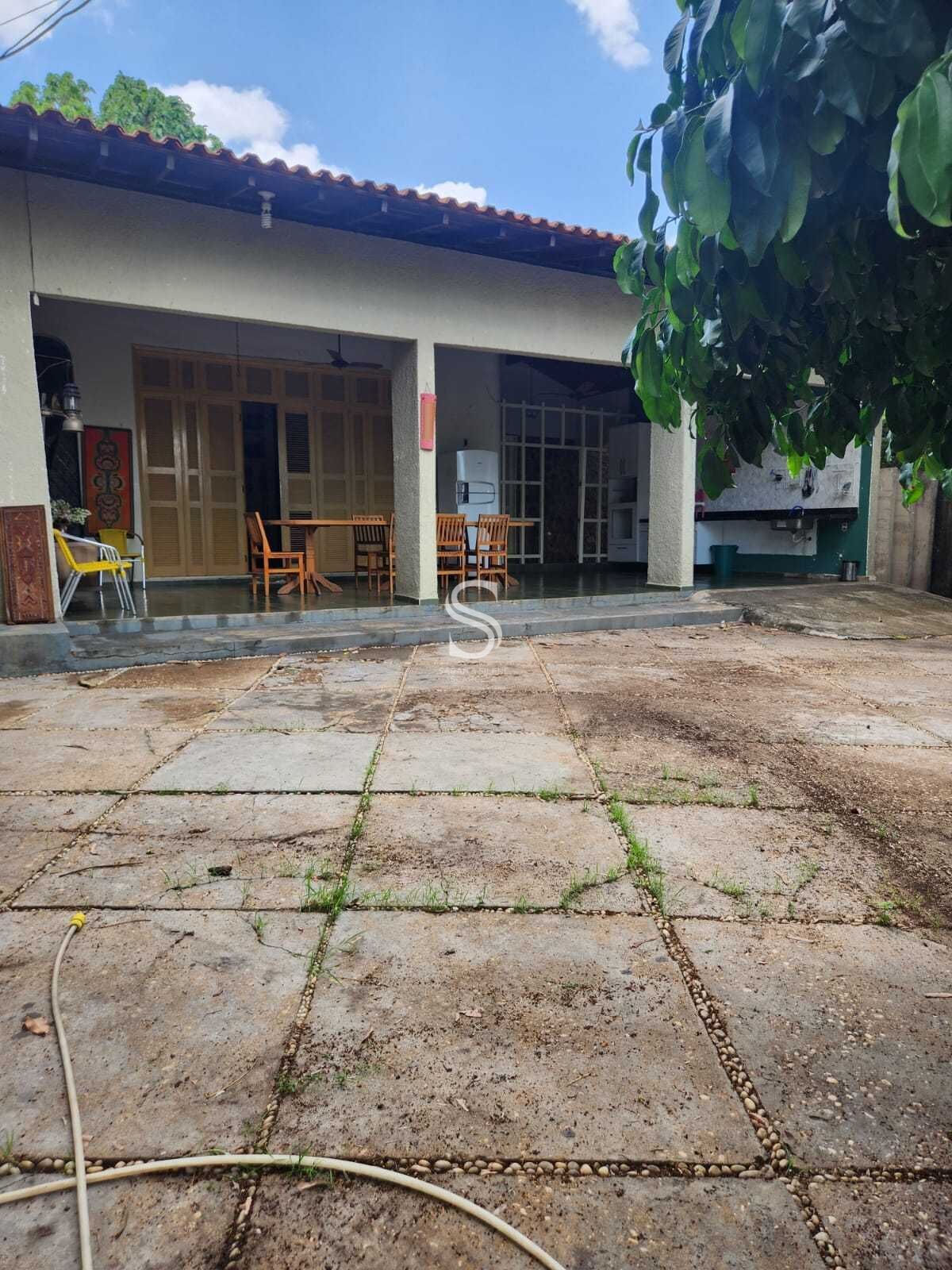 Casa à venda com 9 quartos, 233m² - Foto 5