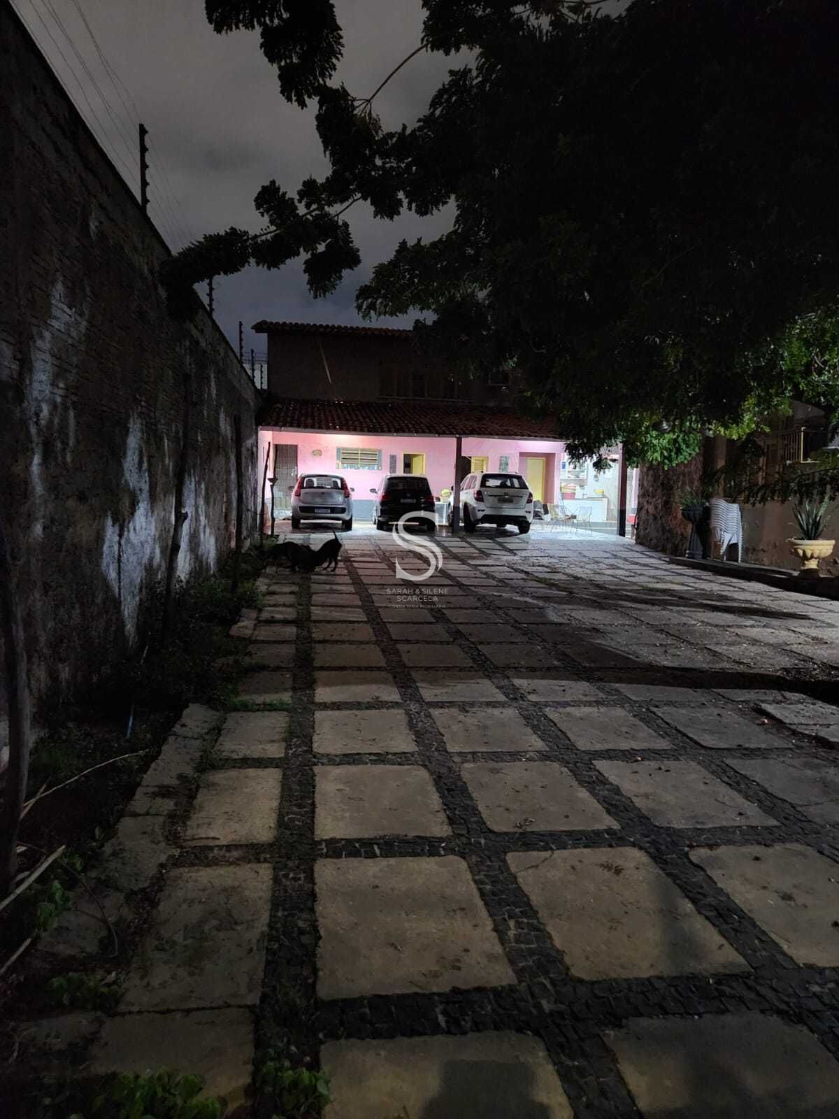 Casa à venda com 9 quartos, 233m² - Foto 9
