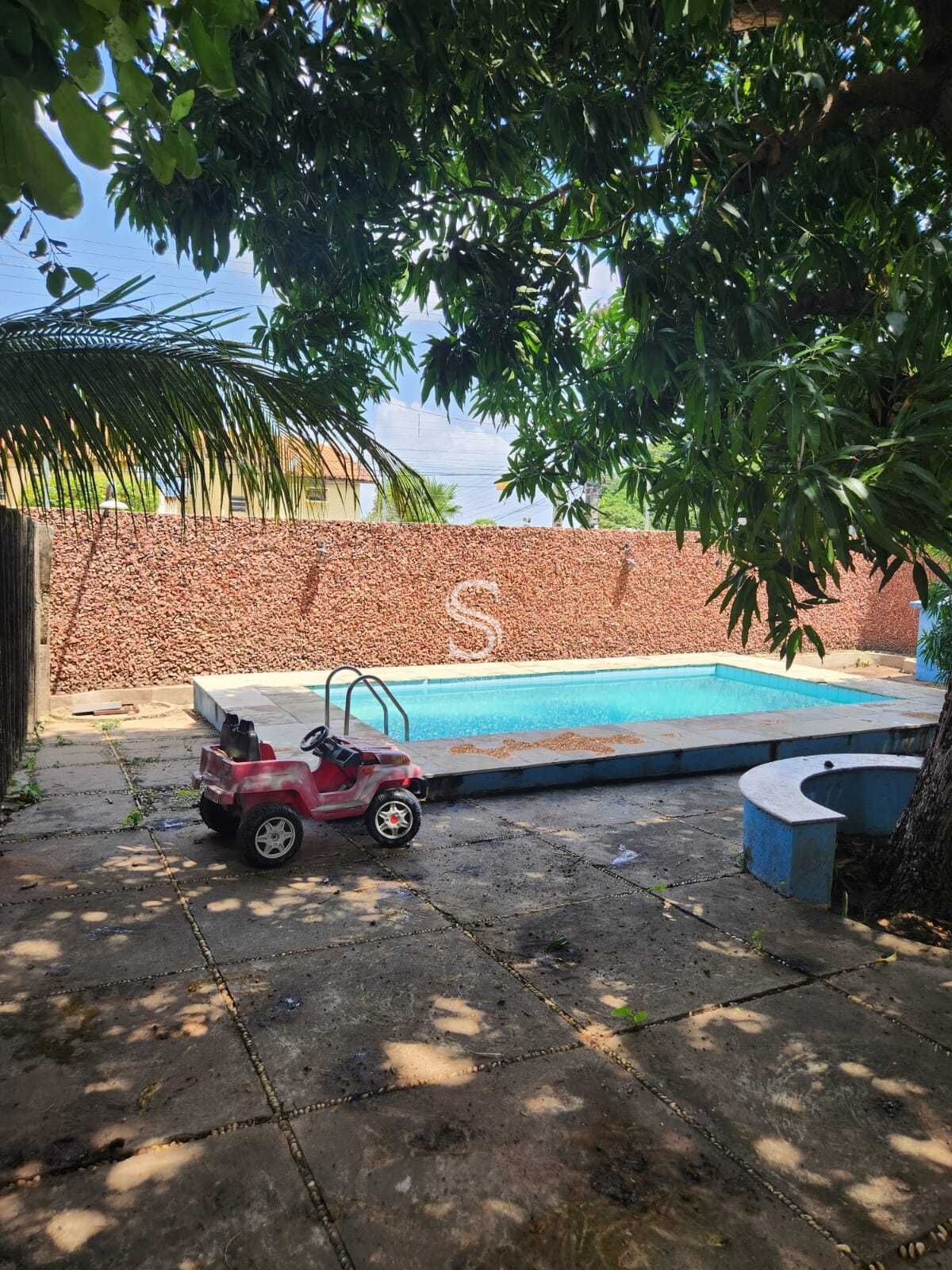 Casa à venda com 9 quartos, 233m² - Foto 11