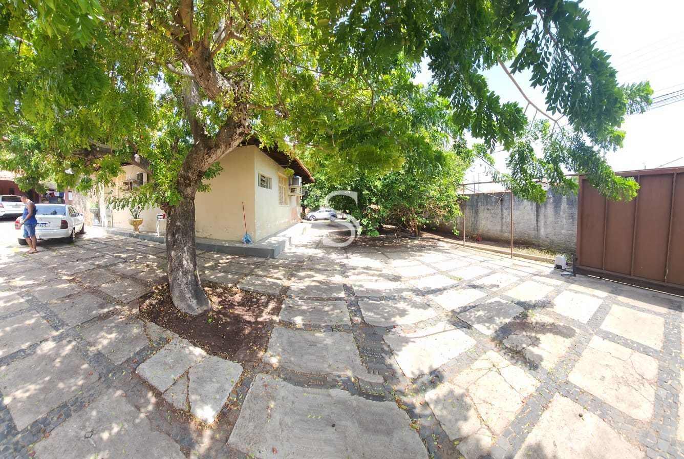 Casa à venda com 9 quartos, 233m² - Foto 15