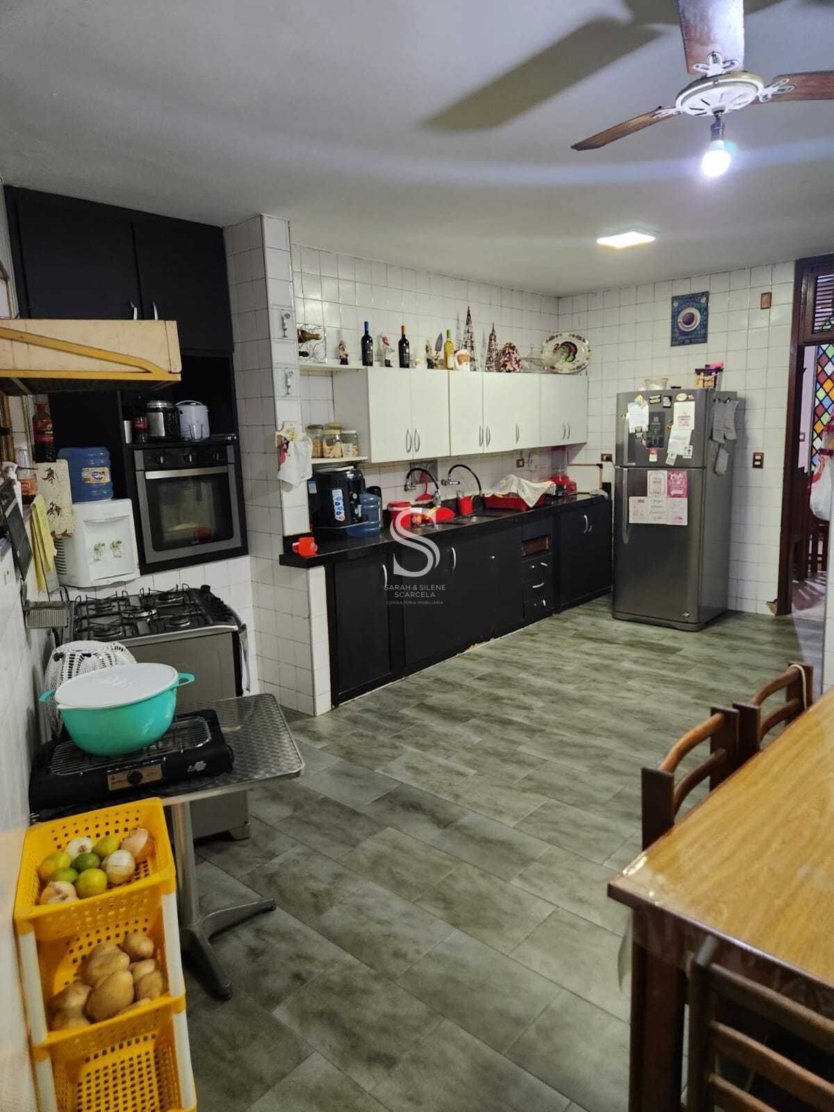 Casa à venda com 9 quartos, 233m² - Foto 25