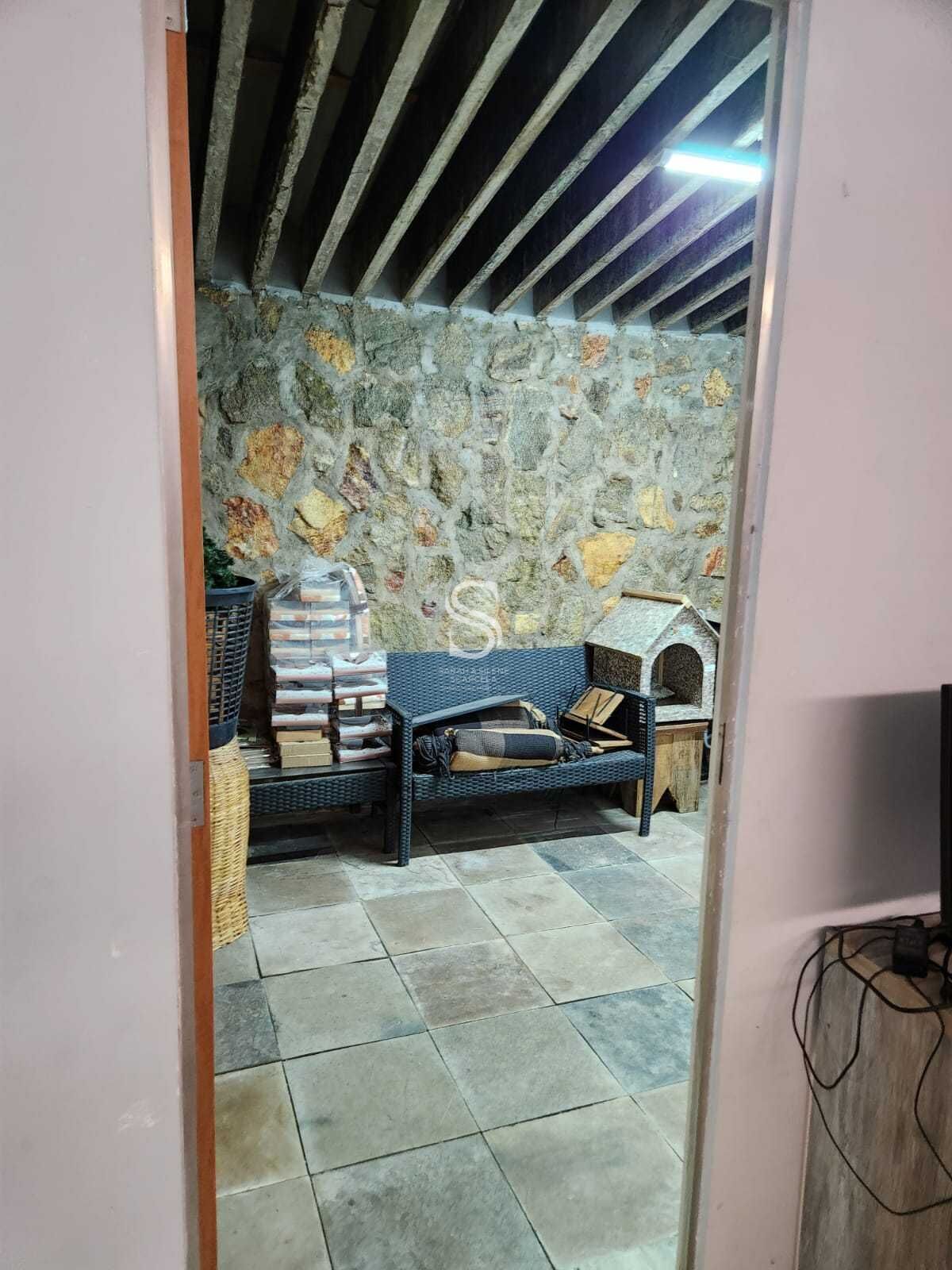 Casa à venda com 9 quartos, 233m² - Foto 41