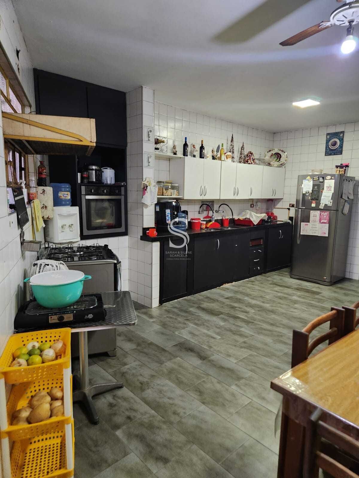 Casa à venda com 9 quartos, 233m² - Foto 23
